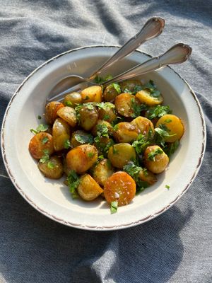 Smørstegte sommerkartofler